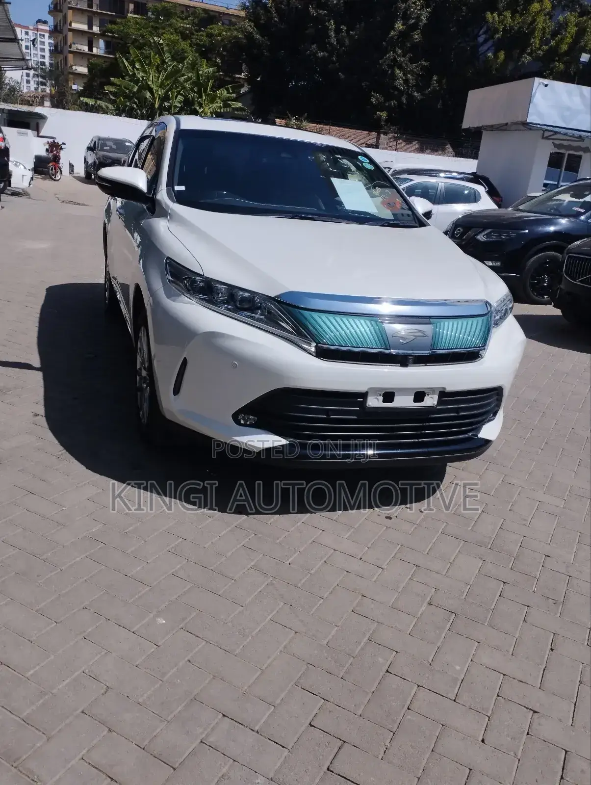 Toyota Harrier 2.0 4WD 2017 White