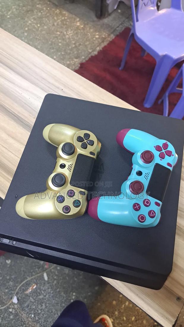 Ps4 Slim Used With 2 Pads