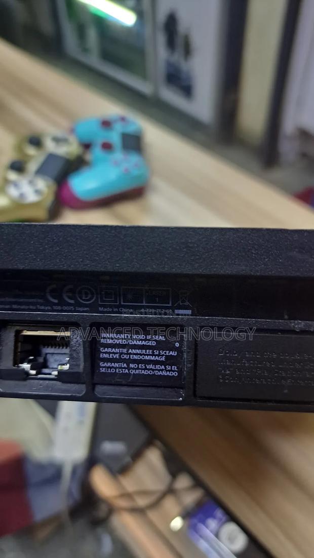 Ps4 Slim Used With 2 Pads - thumbnail 2