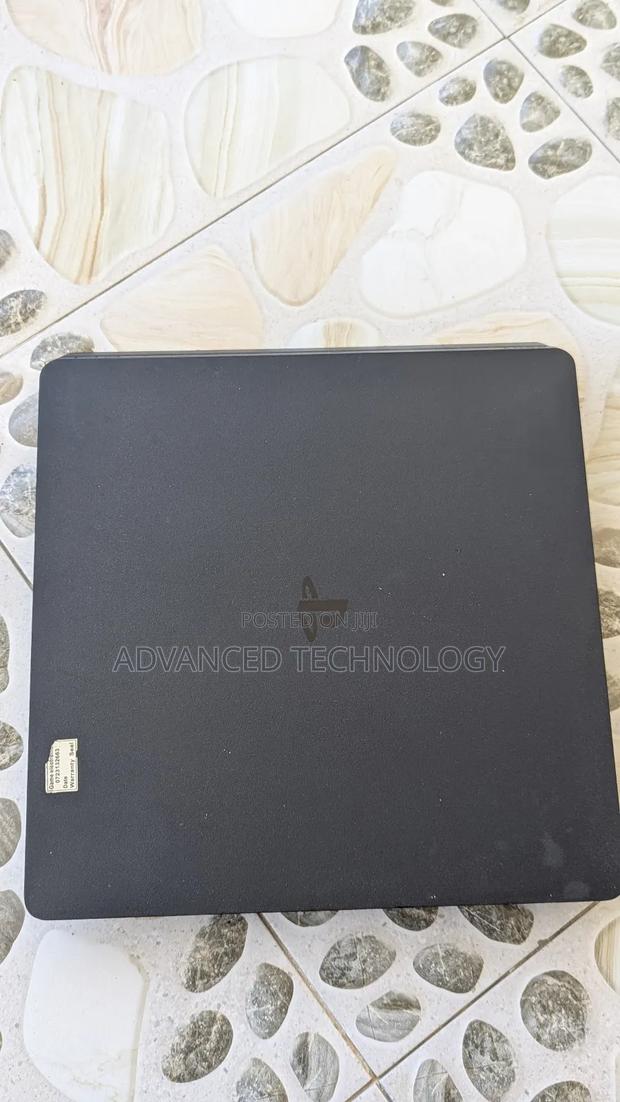 Ps4 Slim Used With 2 Pads - thumbnail 3