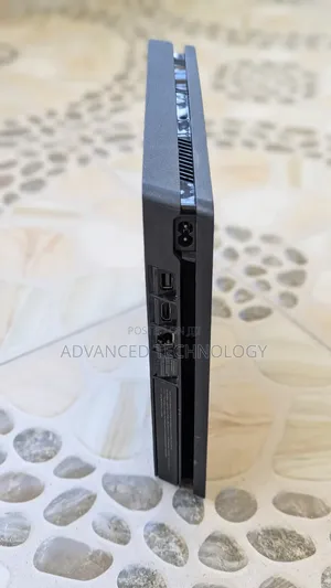 Ps4 Slim Used With 2 Pads