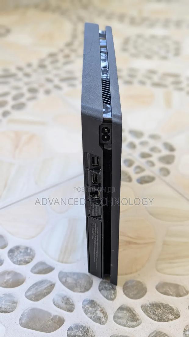 Ps4 Slim Used With 2 Pads - thumbnail 5