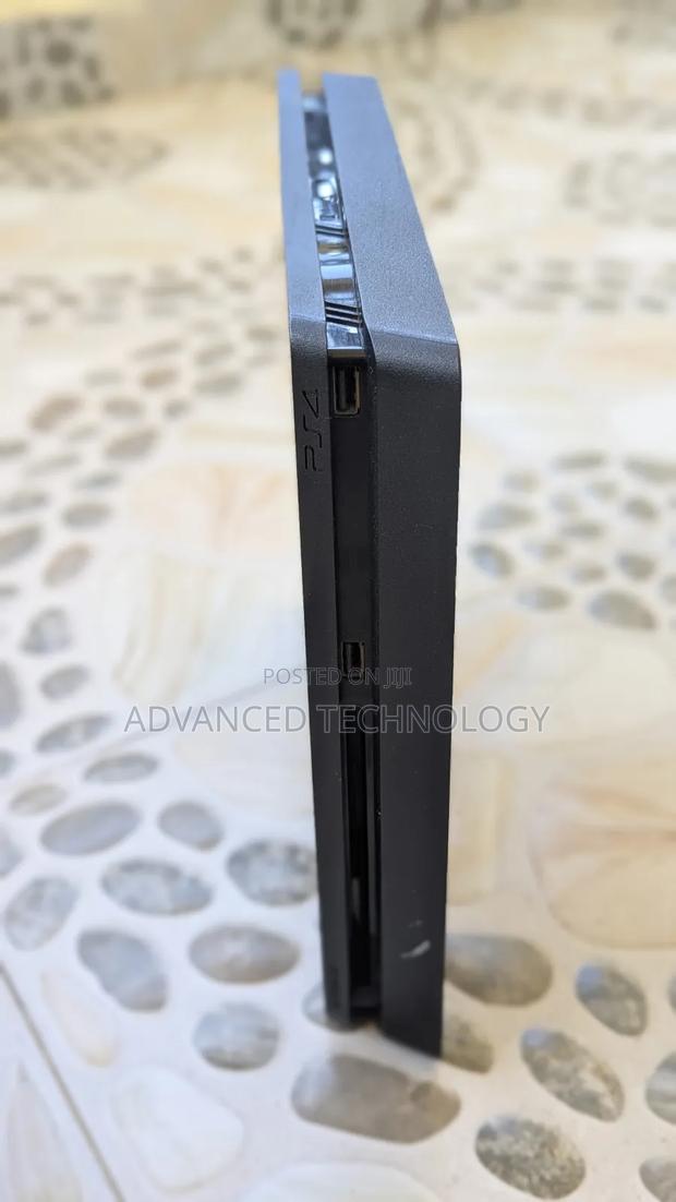 Ps4 Slim Used With 2 Pads - thumbnail 6