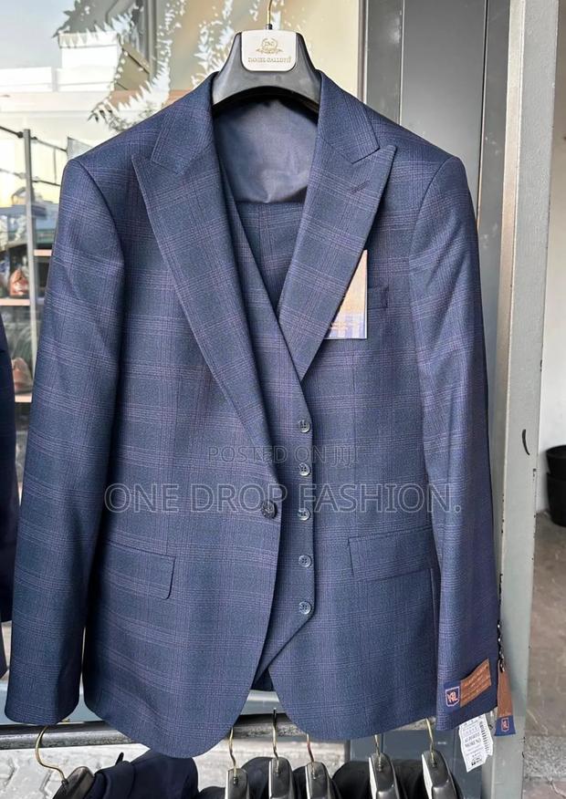 Alberto Moreno Suits - main view