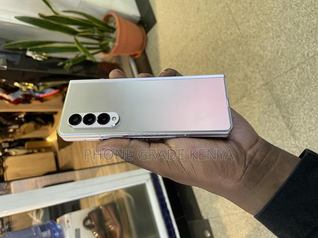 Samsung Galaxy Z Fold 3 256 GB Silver - main view