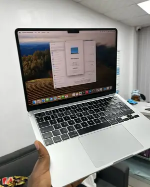 New Laptop Apple MacBook Air 2022 M2 8GB Apple M2 SSD 256GB