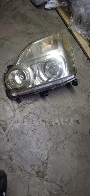 Nissan Xtrail NT31 Xenon Headlight