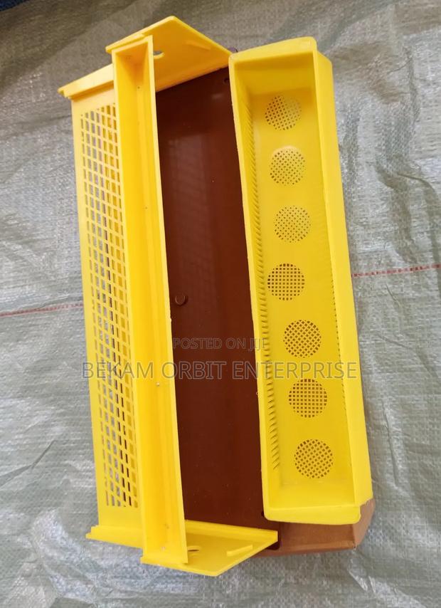 Durable and Efficient Bee Pollen Collector - main view