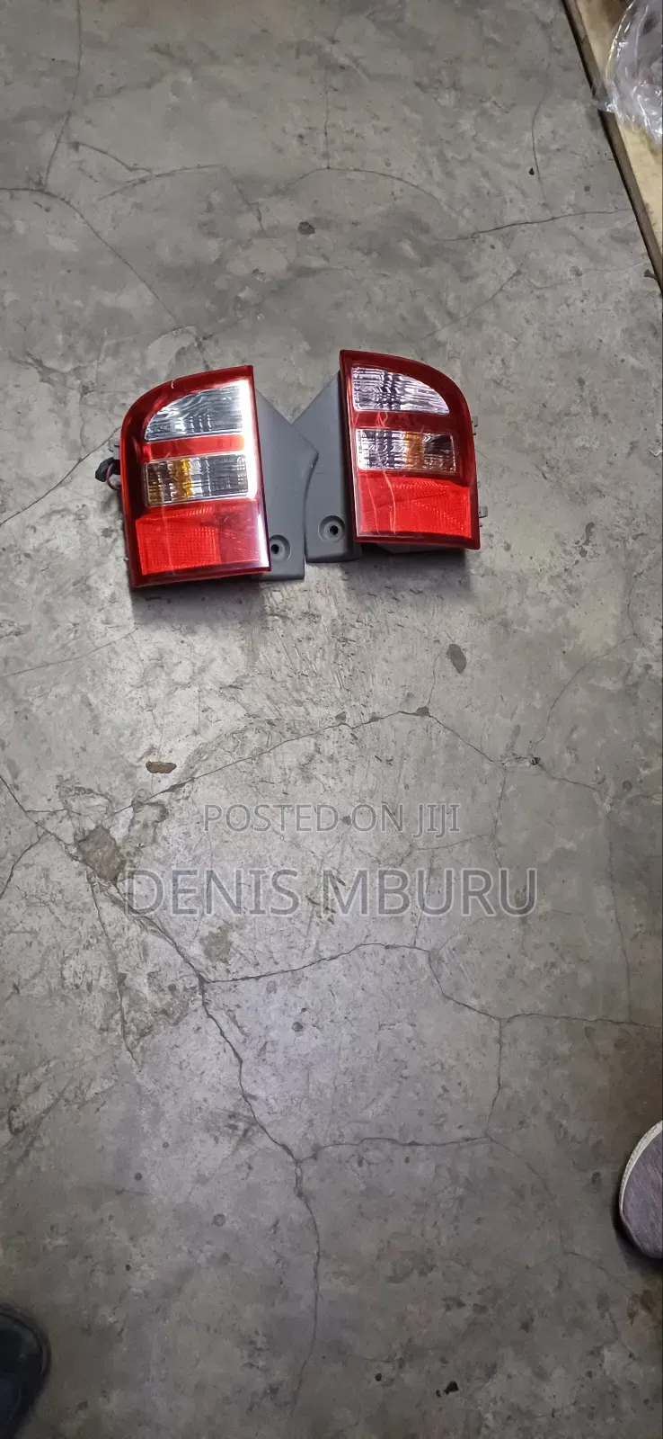 Toyota Isis Bumper Reflector Lights