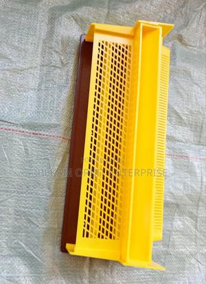 Generic Plastic Pollen Collector - thumbnail 2