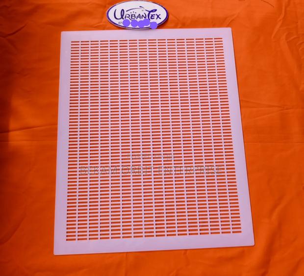 Bee Hive Plastic Queen Excluder - main view