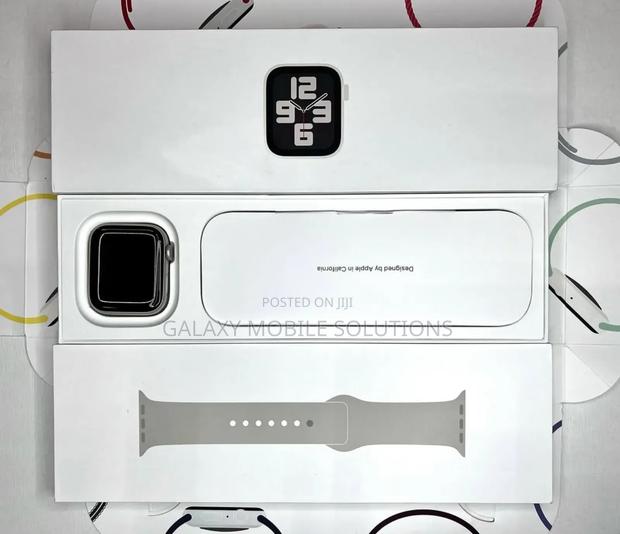 Apple Series SE 44mm Watch