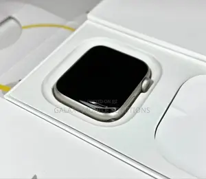 Apple Series SE 44mm Watch