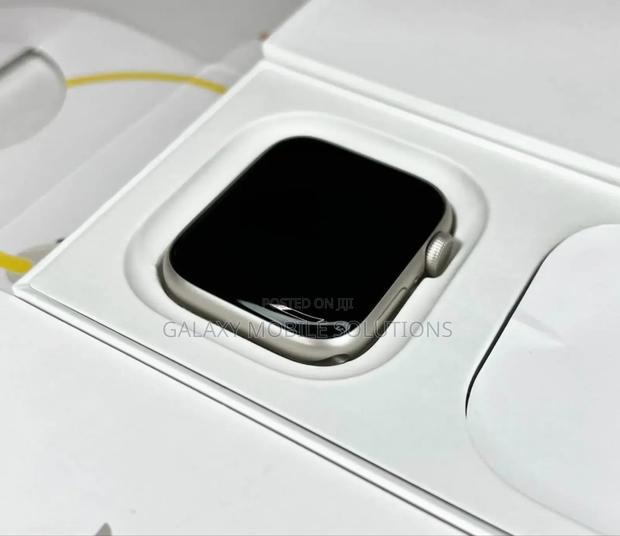 Apple Series SE 44mm Watch - thumbnail 2