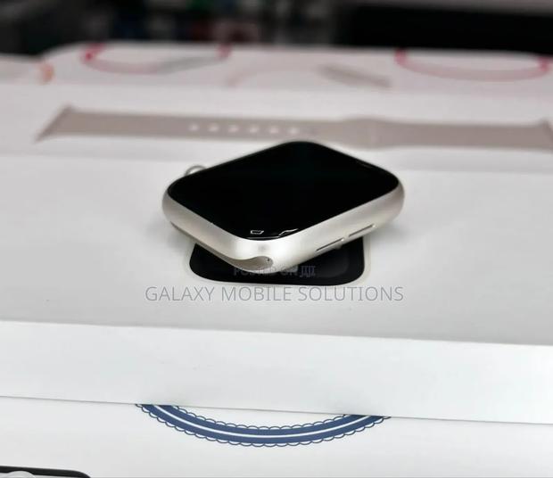 Apple Series SE 44mm Watch - thumbnail 4