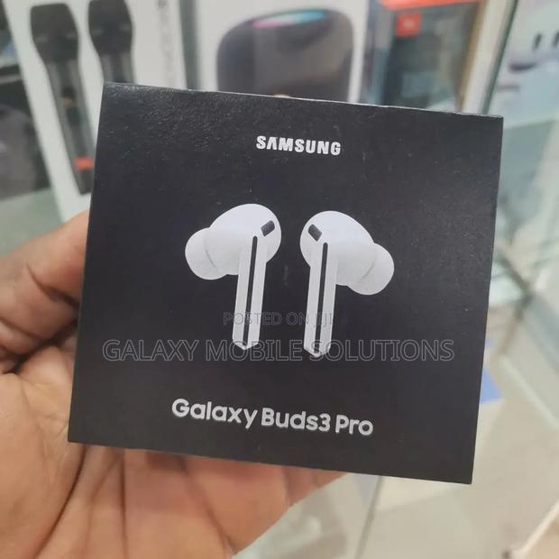 Samung Buds 3 Pro - main view