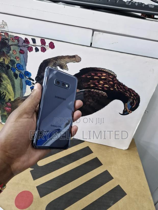 Samsung Galaxy S10e 128 GB Blue - thumbnail 5