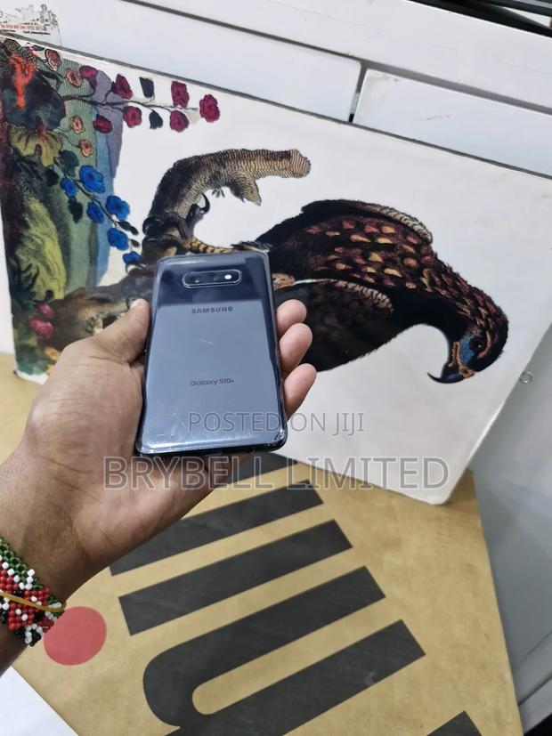 Samsung Galaxy S10e 128 GB Blue - main view