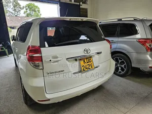 Toyota Vanguard 2014 White