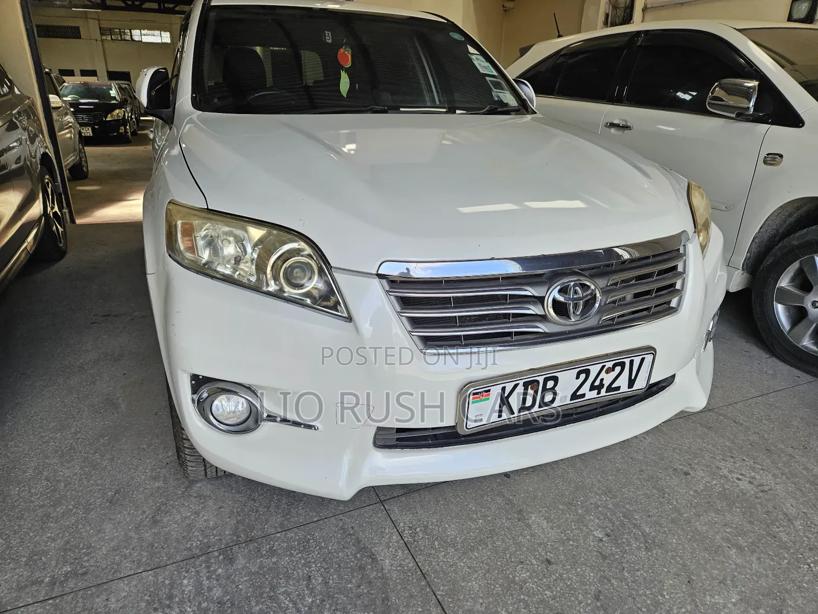 Toyota Vanguard 2014 White