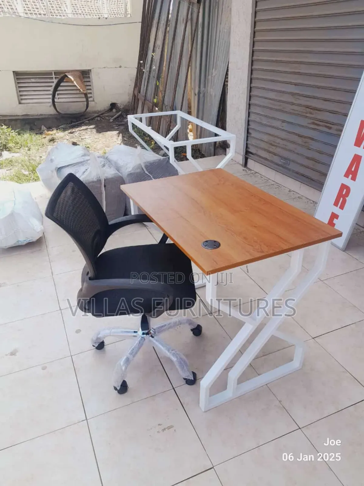 Secretarial Mesh Chair and Metallic Table