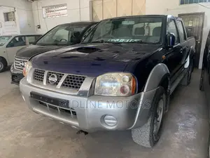 Nissan DoubleCab 2015 Blue