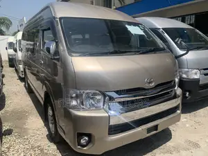 Toyota HiAce 2017 Gold