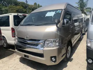 Toyota HiAce 2017 Gold