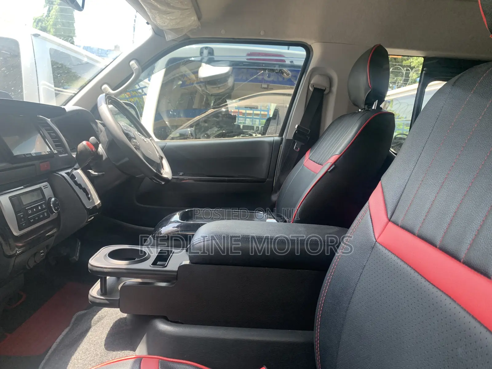 Toyota HiAce 2017 Gold