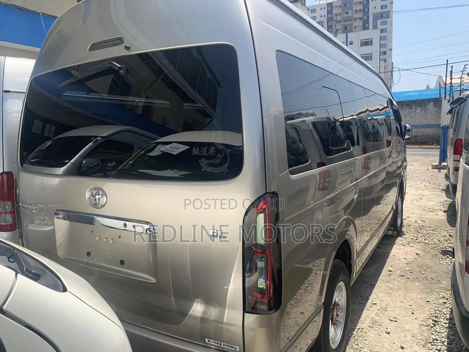 Toyota HiAce 2017 Gold