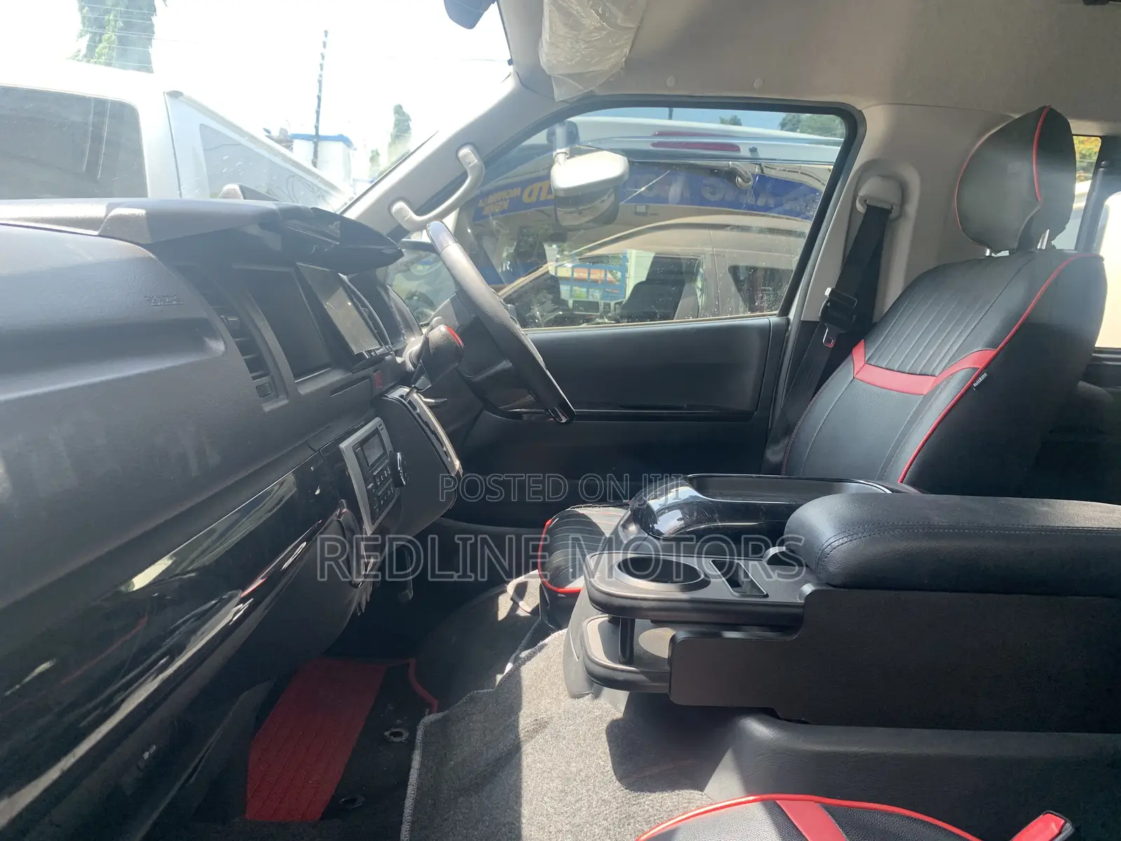 Toyota HiAce 2017 Gold