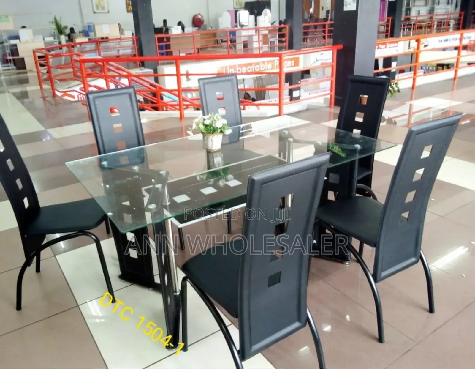 6 Sitter Glass Dinning Table