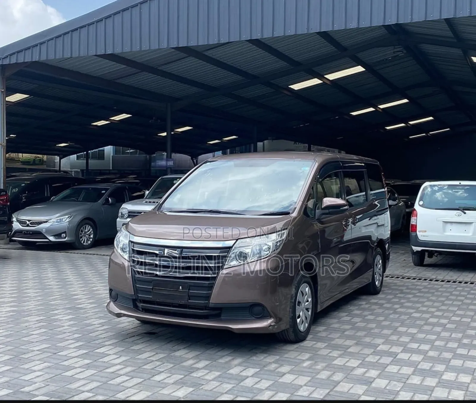 Toyota Noah 2.0 AWD (8 Seater) 2017 Brown