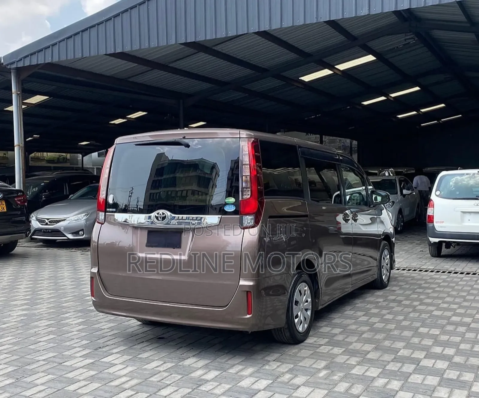 Toyota Noah 2.0 AWD (8 Seater) 2017 Brown