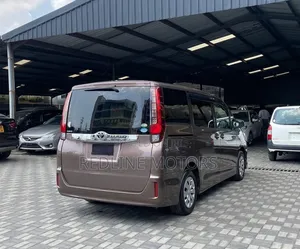 Toyota Noah 2.0 AWD (8 Seater) 2017 Brown