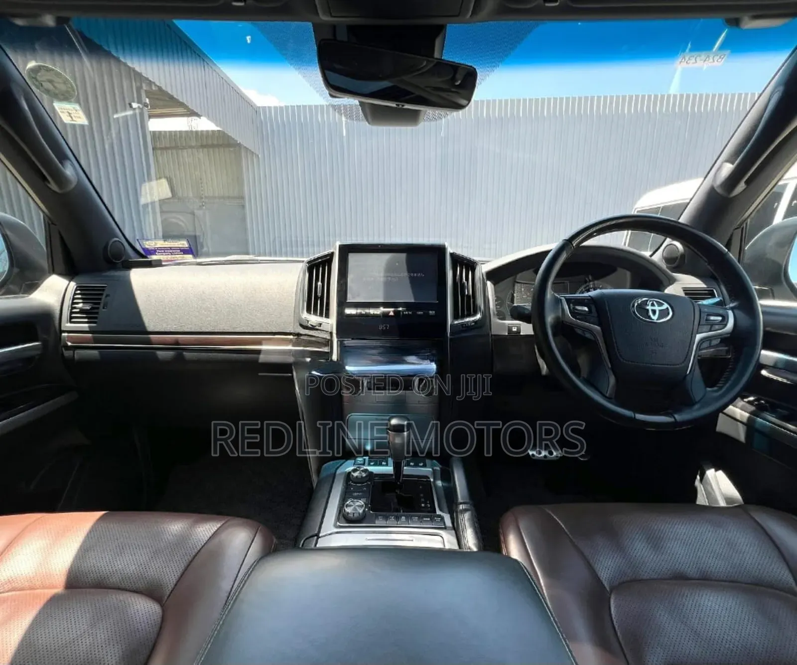 Toyota Land Cruiser 4.6 V8 ZX 2018 Silver