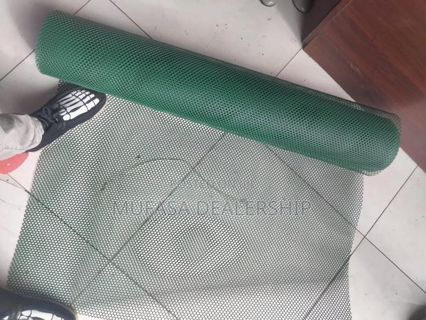Green Plastic Chicken Mesh (Extra Small Holes) - thumbnail 3