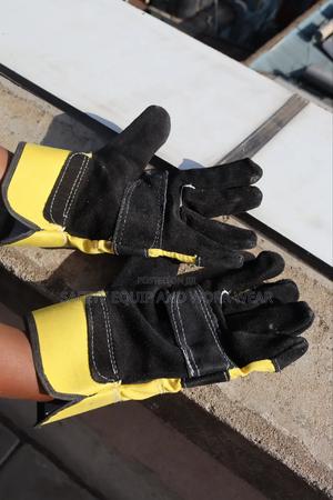 Short Durable Leather Gloves - thumbnail 2