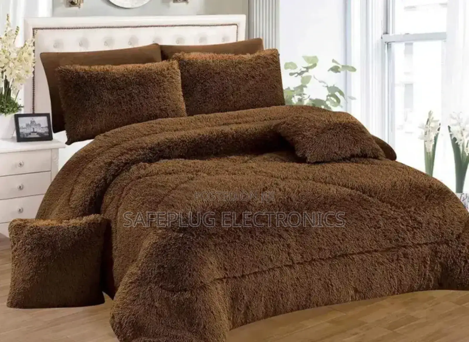 Fluffy 6by7 Duvet With Fleece Bedsheet and 4pillowcases.