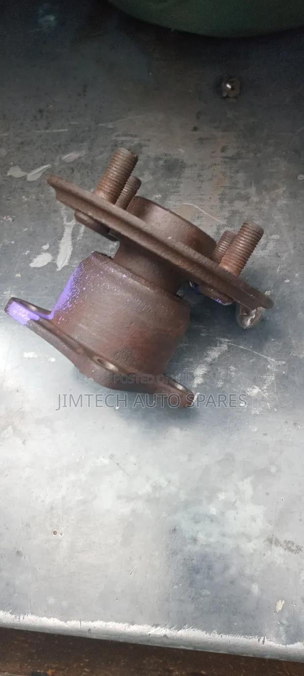 Toyota Collora 110 Rear Hub - thumbnail 2