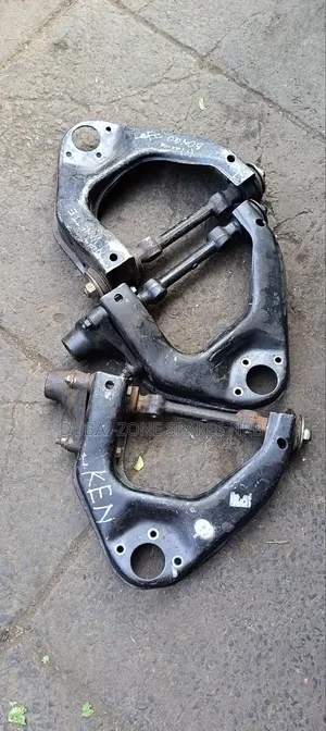 Upper Control Arms Nissan Vannette.