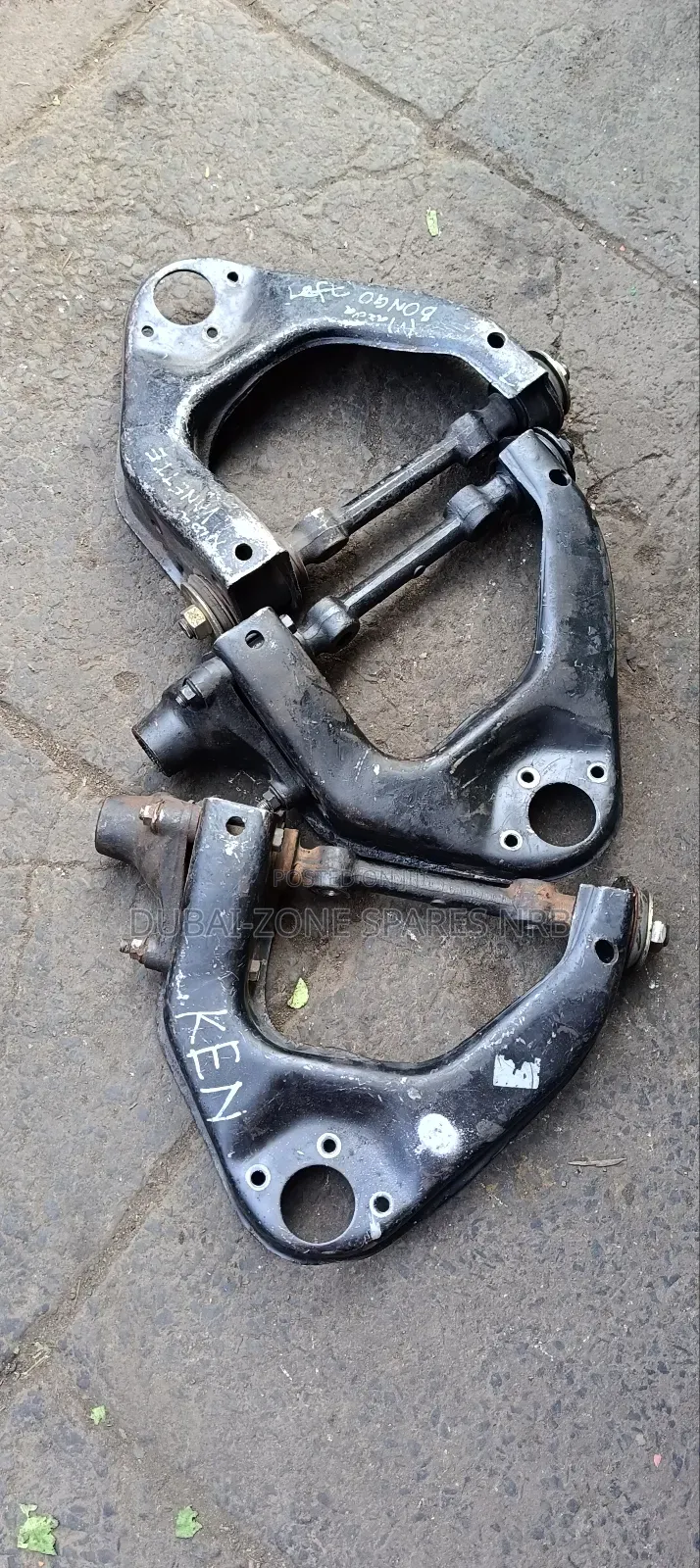 Upper Control Arms Nissan Vannette.