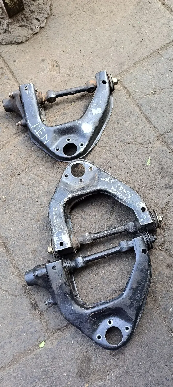 Upper Control Arms Nissan Vannette.
