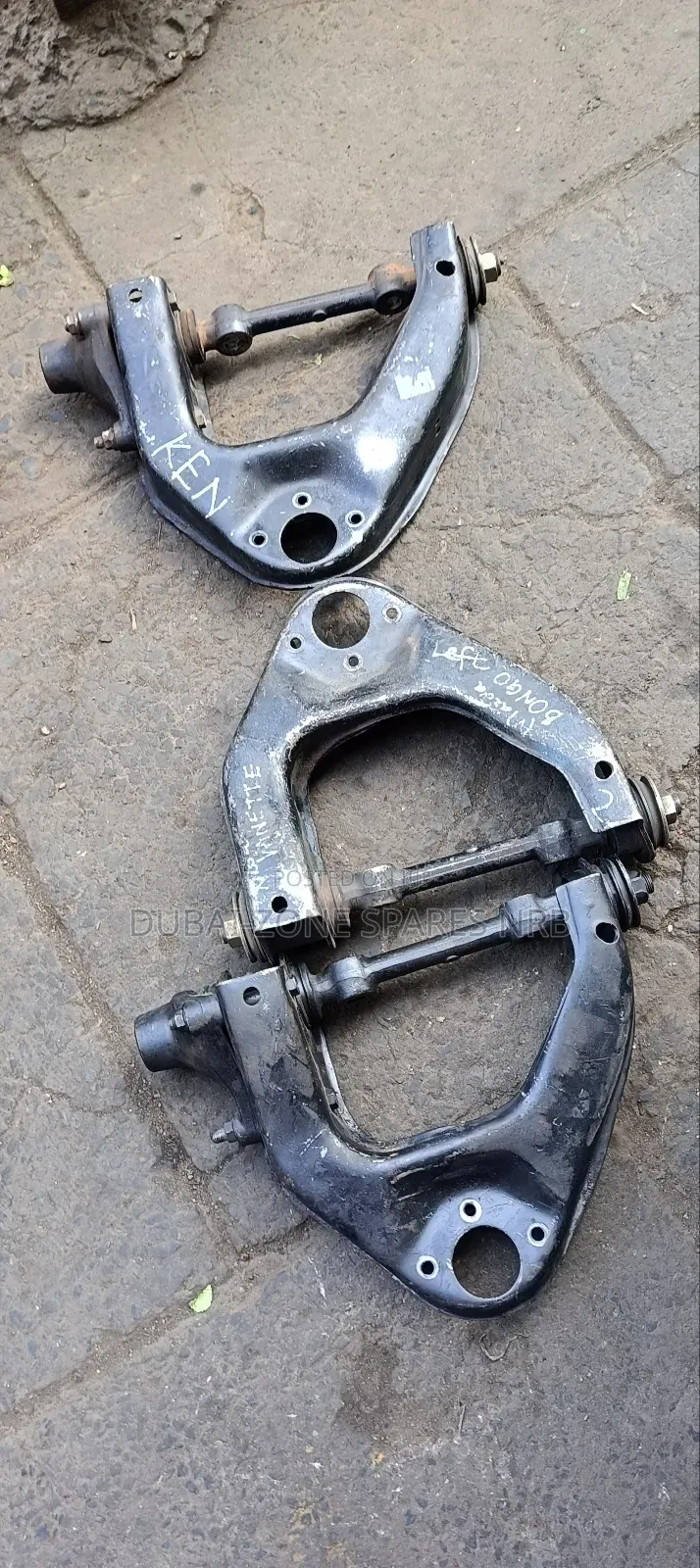 Upper Control Arms Nissan Vannette.