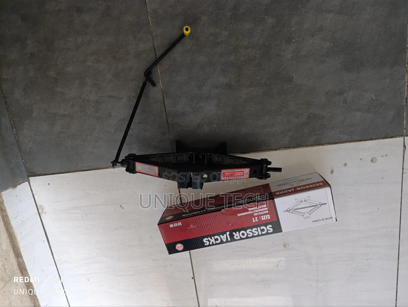 Universal 2 Ton Scissor Jack – Durable and Easy to Use