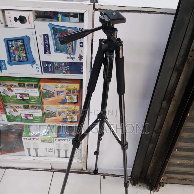 1.7M Camera, Phone and Projector Tripod