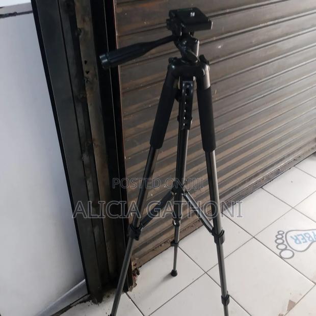 1.7M Camera, Phone and Projector Tripod - thumbnail 2
