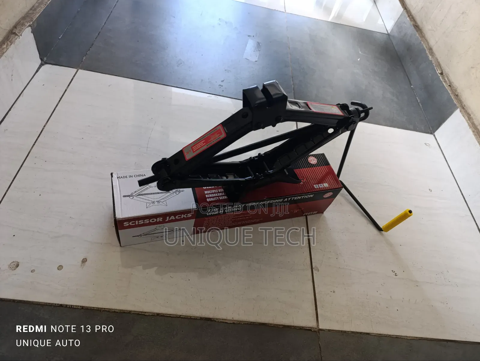 Universal 2 Ton Car Scissor Jack – Ideal for Home Garage Use