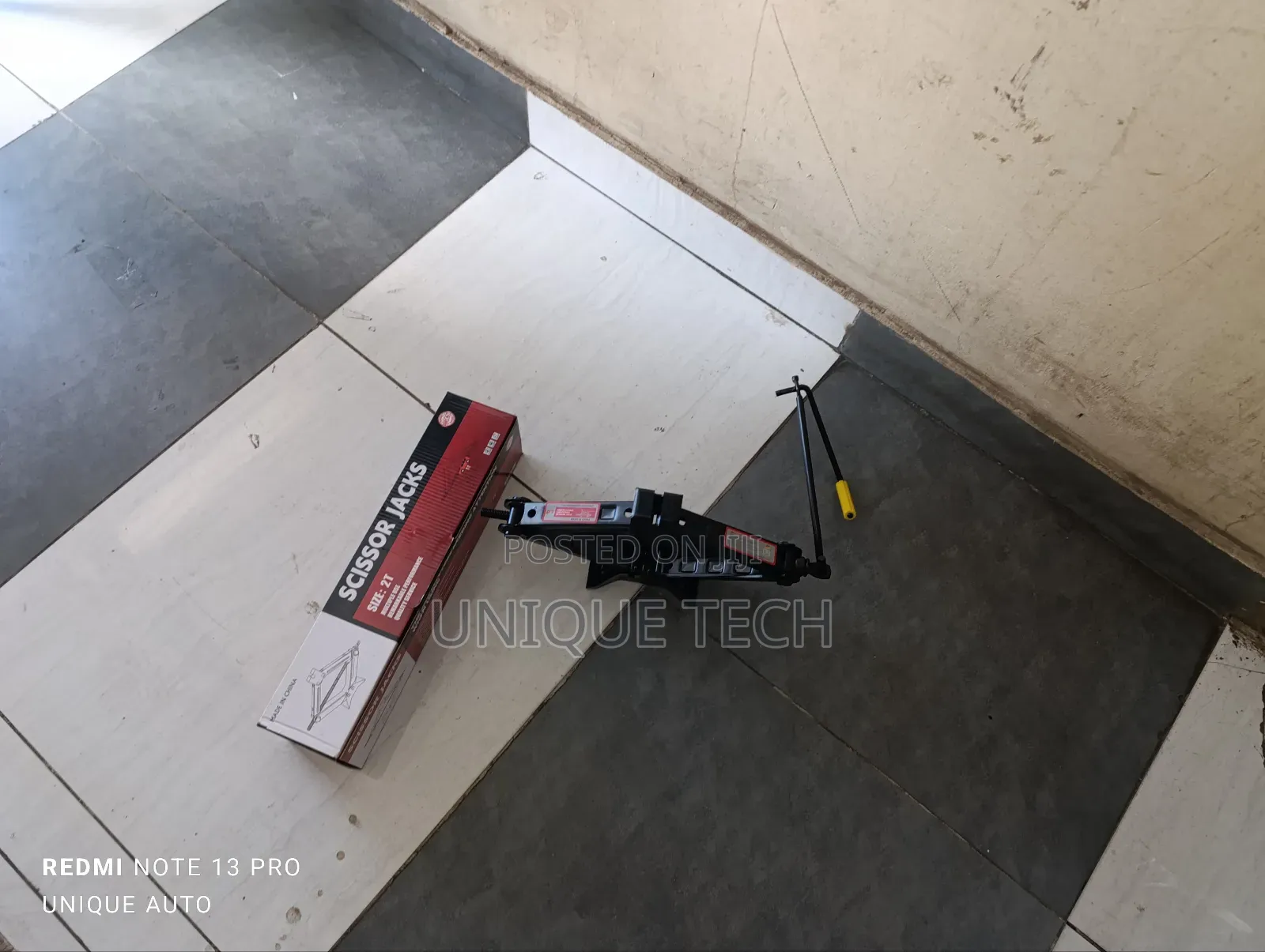 2 Ton Scissor Jack-Strong Lightweight for Quick Lifts