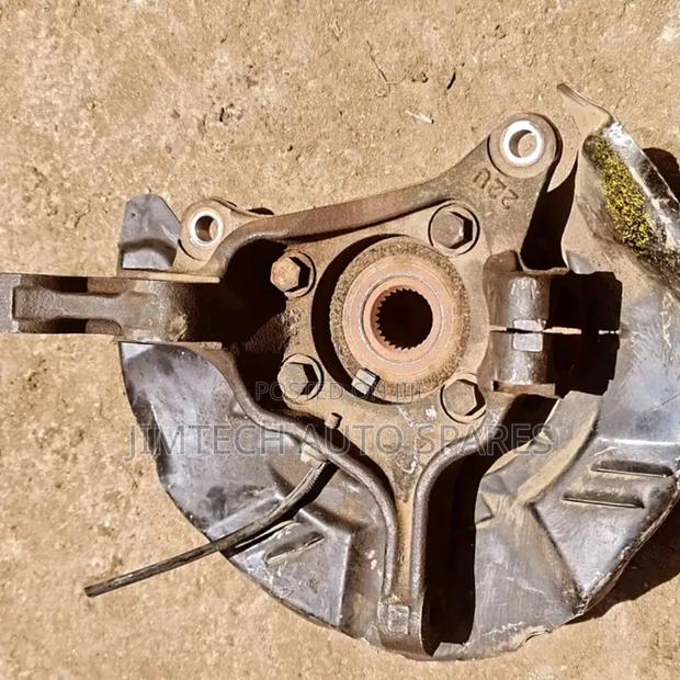 Subaru Impreza Front Hub - thumbnail 2